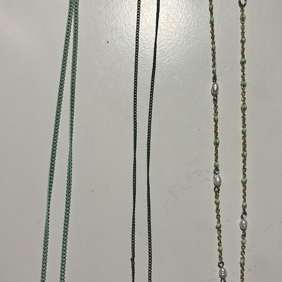 green AE layering necklace - Picture 3 of 3